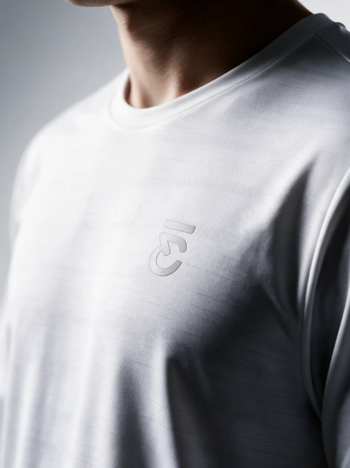 Un t-shirt qui se porte aussi hors du court