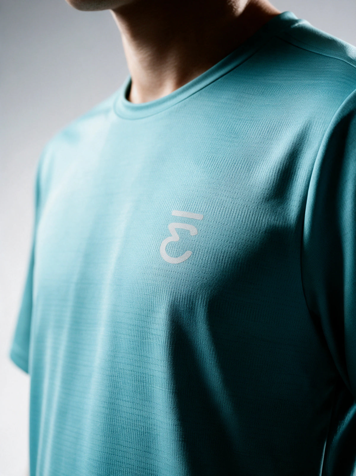 Un t-shirt qui se porte aussi hors du court